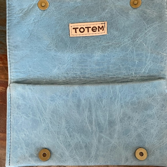 TOTEM Blue Suede Clutch with Silver Embossed Design - Picture 3 of 8